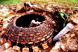 Indische Biogasanlage im Bau