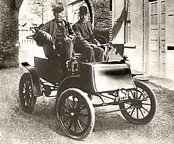 Edison im Studebaker Electric Runabout 1902