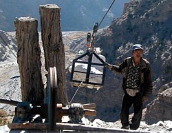 Schwerkraftseilbahn in Nepal