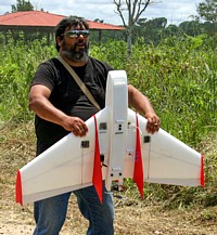 Castaneda mit Drohne