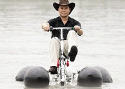 Selbstbau-Wasserfahrrad von Huaibin