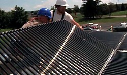 Solyndra-Paneele auf Solarhaus der Penn State