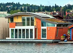 Houseboat H