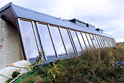 Earthship der Gemeinschaft Schloß Tempelhof