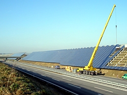 Solare Lärmschutzwand Töging im Bau